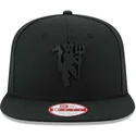 shapka-ploska-cherna-snapbek-9fifty-black-on-black-na-manchester-united-football-club-premier-league-ot-new-era